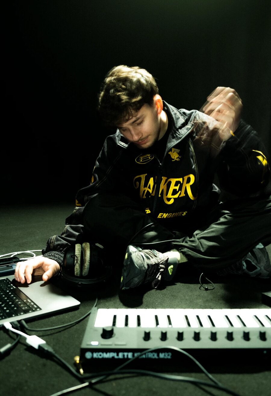 Jan C., founder of iFeature, working on the studio floor with a laptop and a MIDI keyboard